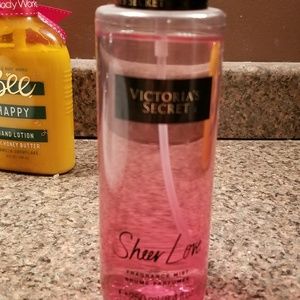 Sheer love Victoria secret spray❤